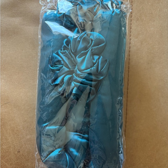 effortless beauty Other - Effortless Beauty Heartless Curler new teal full size Hair Health